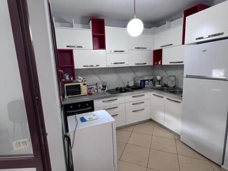 2+1,arredato con parcheggio,giardino botanico,600 euro