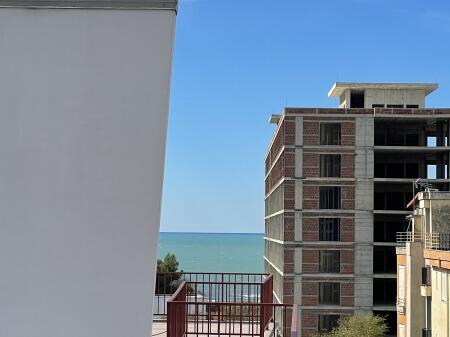 Shitet Super Apartament me Pamje Deti në Golem!