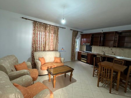 JEPET ME QERA SHTEPI PRIVATE 2+1+OBORR "RRUGA HYSEN SELMANI,5 MAJ" 450 EURO