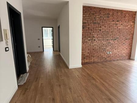 APARTAMENT ME QERA 2+1+2 KOMUNA E PARISIT 850 EURO