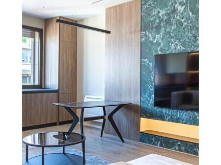 Central Glamour jepet me qira : 2+1+2wc &   *|| 1,500€/muaj ||*( Qender - Rr. e Barrikadave | 150m Nga 15 Kateshi ) - Apt Me Investim Premium **50k Euro Kosto | Projektuar Dhe Arreduar Me Arkitekt | Parket, Elektroshtepiake, Mobilim Dhe Cdo Detaj I Cilesise Me Te Larte | Ndricim Ideal | Sistem Qendror Ngrohje Ftohje | Ballkon Me Pamje Nga Rr. E Barrikadave | Tualetet Me Hidrosanitare Inkaso | Te Gjitha Instalimet E Reja