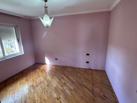 Apartament 2+1 per shitje ne Xhamllik