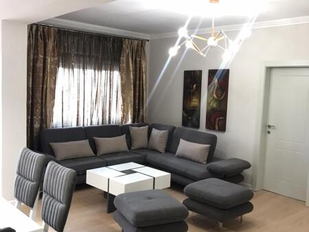  Jepet me qira apartament 3+1 në qendër të Tiranës  Mbrapa Piazza-s