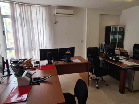 UFFICIO IN AFFITTO 87M2 "SCUOLA MIHAL GRAMENO, CITTÀ STUDENTI" 700 EURO