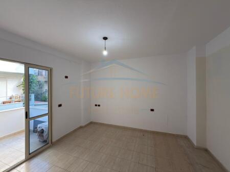 Shitet, Apartament 3+1 Prane Kristal Center.