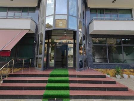 Locale Commerciale in Affitto - Via Xhanfize Keko Xhamllik