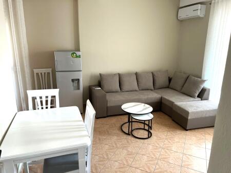  Jepet me Qira Super Apartamenti 1+1 ne Qender te Tiranes tek Prokuroria