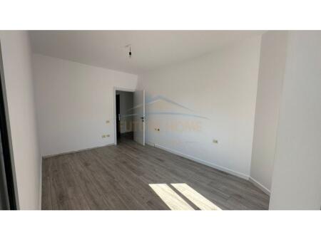 In vendita, appartamento 1+1 Nuovo Anello, Tirana.