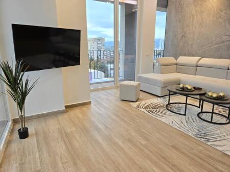 Japim me qira apartament modern 2+1+2+ Post Parkimi, pranë Shkollës së Kuqe.