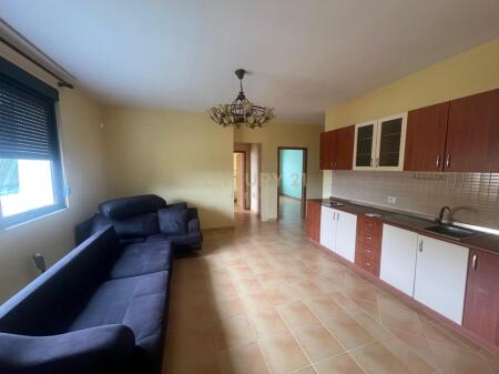 JAPIM ME QIRA APARTAMENT 3+1+2 TEK MINISTRIA E JASHTME !