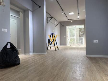 JEPET AMBIENT BIZNESI 75 M2 ME QERA TE MYSLYM SHYRI 1.200 EURO