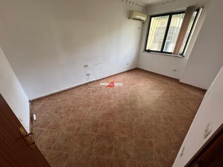 Ambjent me qera me 5 ndarje prane Gjykates se Rrethit ne Vasil Shanto, Tirane (ID 42611381)