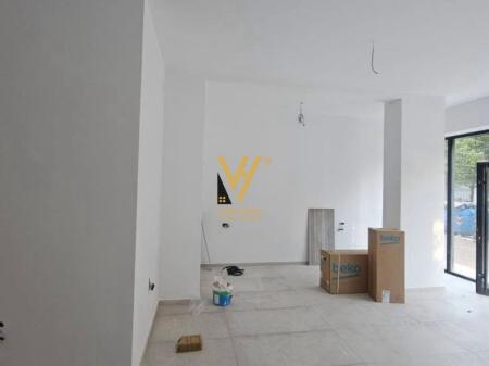 JEPET AMBIENT BIZNESI 60 M2 ME QERA NE DON BOSKO 50.000 LEKE
