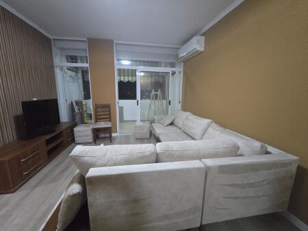  Shitet apartament 2+1+Verande te Xhamia e Tabakeve, 140,000 EURO