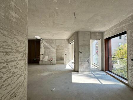  Shitet apartament 2+1+Post Parkimi prane Lion Park 1