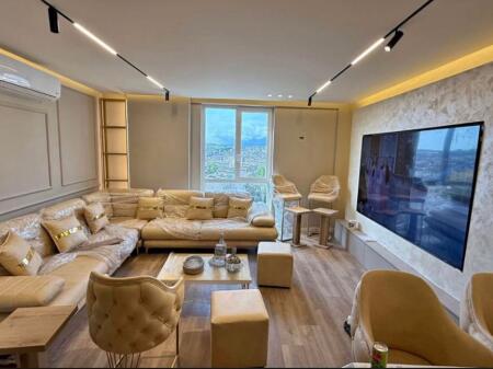  Shitet apartament 2+1 te prane Shkolles se Bashkuar
