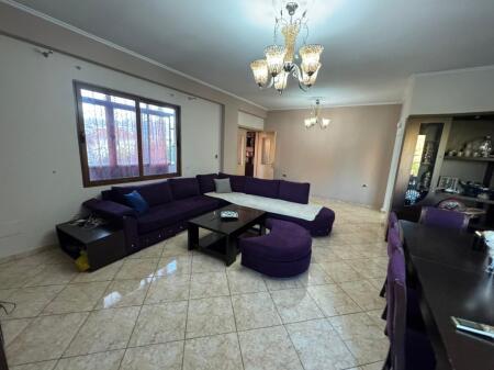 Shitet Apartament 3+1+2   Zona: Astir, afër Pallatit me Shigjeta
