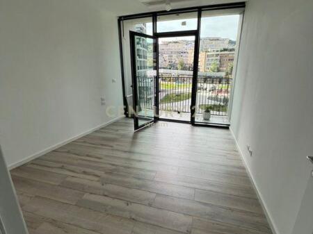 JEPET ME QIRA AMBIENT KOMERCIAL TE LAKE VIEW!