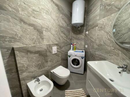 Apartament 1+1 per qira te Komuna e Parisit