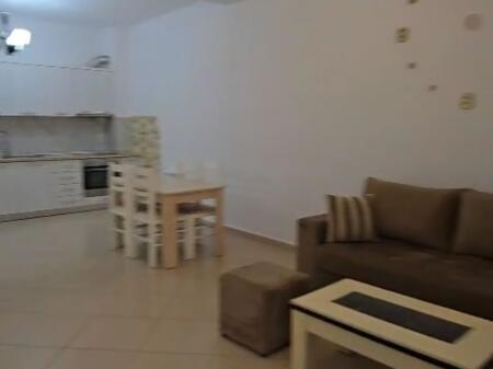 Jepet me qera apartament 2+1 te Kompleksi "Golden Park"
