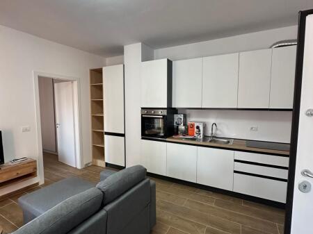 APARTAMENT 1+1+ PARKIM ME QIRA TEK SHKOLLA E KUQE
