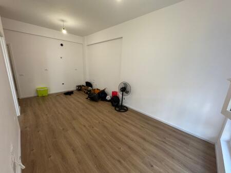 Jepet me qera Apartament 1+1  Adresa : Fresk Rezidenca Oxa  Bosh  Kati 1  Cmimi 250 mij lek