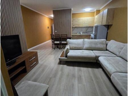 Apartament 2+1 me qira, Komuna e Parisit