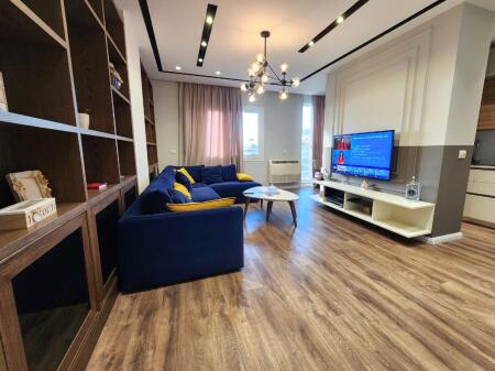 Jepet me qera apartament 3+1+2 tualete ,Qender (Rruga Bardhok Biba)
