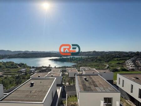 Okazion 1600 Euro/M2!! Tek Lakeside Residence, Shitet Apartament 3+1+2 Me Oborr Me Pamje Nga Liqeni !