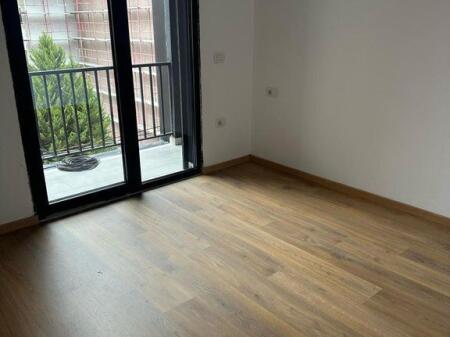 Ufficio in Affitto in Via Bardhyl, Tirana - 550€ | 56 m²