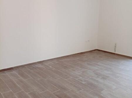 Jepet me Qera Apartament Bosh me kuzhine 2+1+2 tek Fundi i 5 Majit