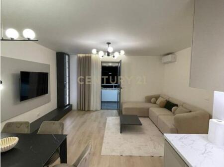 APARTAMENT 2+1 ME QIRA NE KRAH TE AMBASADES AMERIKANE, TIRANE!