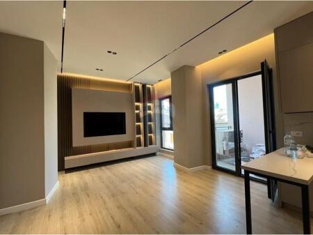 Apartament 2+1+2 per qira tek Pazari i Ri!