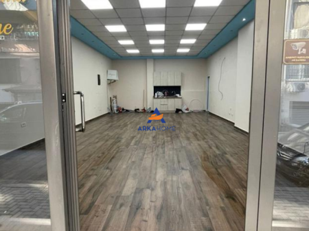 VENDITA AMBIENTE COMMERCIALE 80M2 "VIA ANDON ZAKO CAJUPI, BLLOK" 450.000 EURO