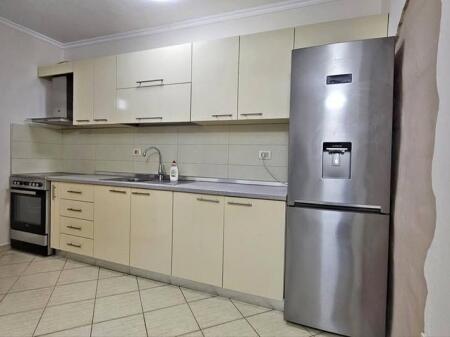 Jepet Apartament 1+1 me Qera tek Shkolla e Baletit ne Rrugen e Elbasaneve