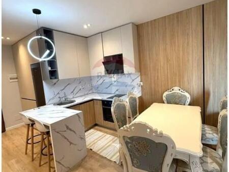 Apartament 1+1 per shitje tek Shkembi Kavajes,Golem