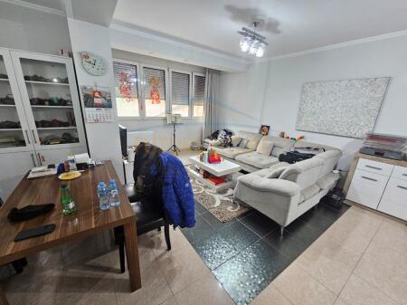 Shitet Apartament 3+1+2, Rruga e Kavajes