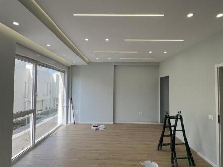 LOCALE COMMERCIALE IN AFFITTO 200 M2 FARKE A 1400 EURO