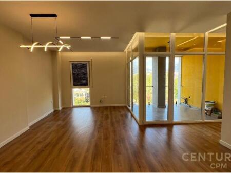SHESIM APARTAMENT 2+1+2 TUALETE + POST PARKIMI PRANE BULEVARDIT TE RI !