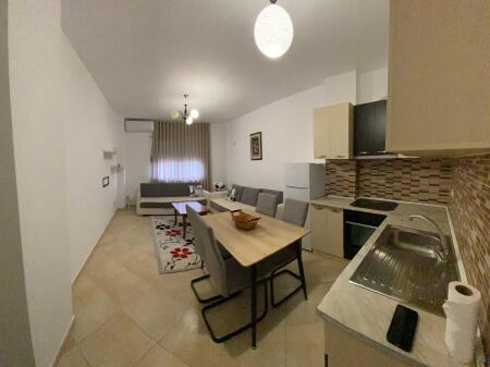 Apartament 2+1 me mobilim modern ne Unazen e Re, Astir.