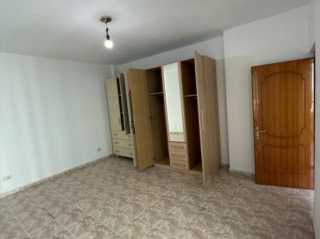  Shitet apartament 3+1 te Komuna e Parisit, super mundesi investimi