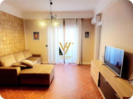 SHITET APARTAMENT 1+1 DHE GARSIONERE NE QENDER 315.000 EURO