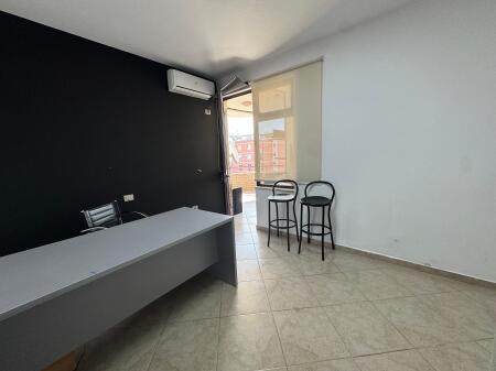Small office for rent in Ish Bllok!
