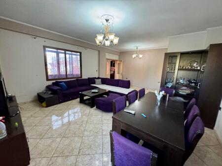  SHITET Apartament 3+1+2Tualete  Pranë Pallatit me Shigjeta 