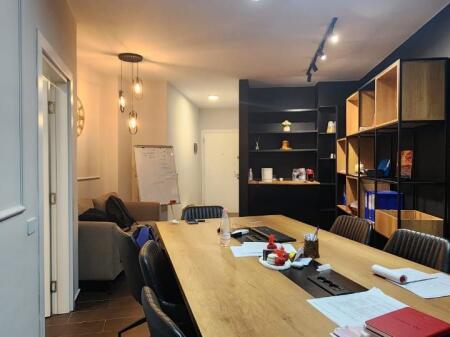  Spazio Ufficio 2+1+2 in Affitto – Vicino al Lago, Tirana
