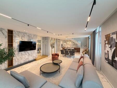 Duplex di Lusso 221 m² + Parcheggio Chiuso – “Square 21”, Tirana