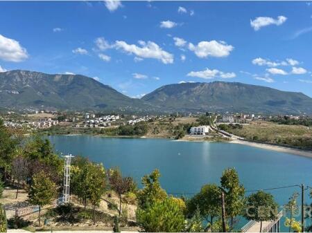 VENDIAMO DUPLEX CON VISTA SUL LAGO DI FARKE PRESSO LA RESIDENZA SWAN LAKE !