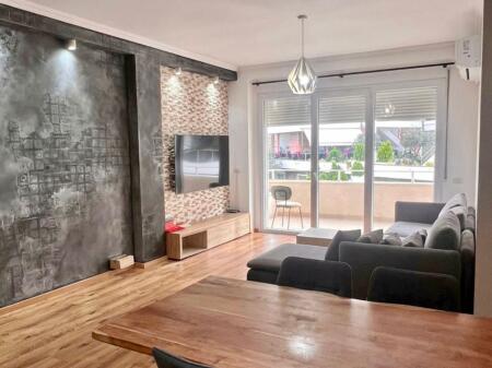  QERA SUPER Apartament 2+1 Me 2 Tualete  Kopeshti Botanik, Prane Xhamise 