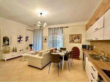 Apartament - Për Qira - Liqeni i Thatë
