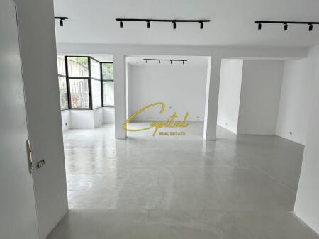 LOCALE COMMERCIALE IN AFFITTO 100 M2 CENTRO 850 EURO
